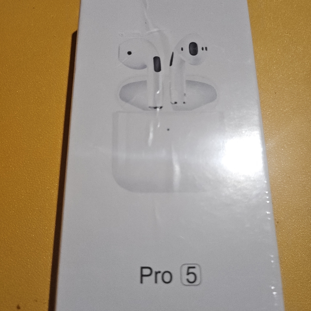 Pro 5 Wireless Earbuds - White